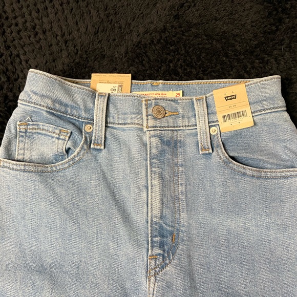 Levi’s high waist mom jean - Picture 4 of 5